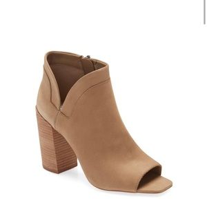 Vince Camuto Fedrilla tan leather open tie booties